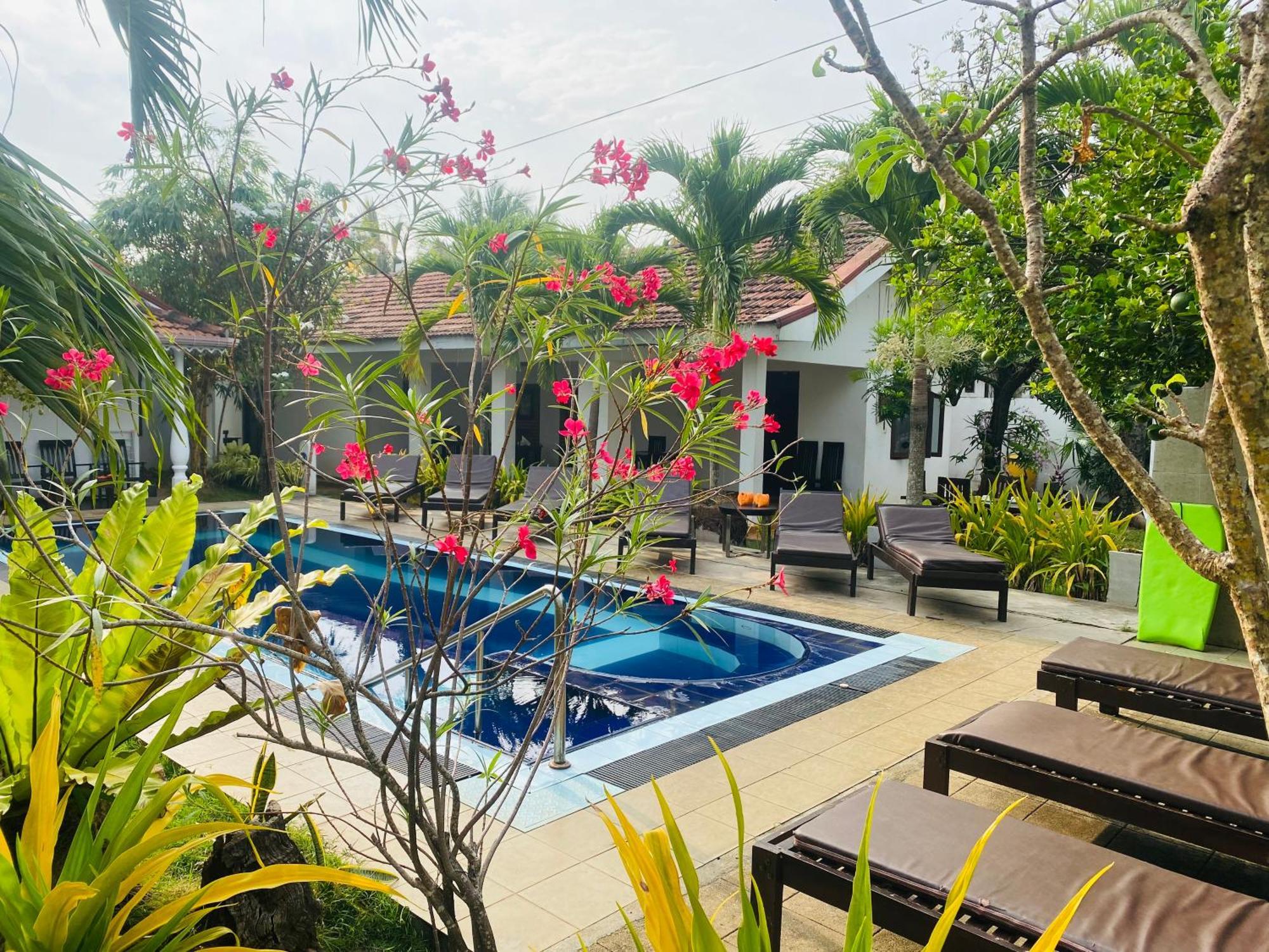 Sujeewani Villa Negombo Luaran gambar