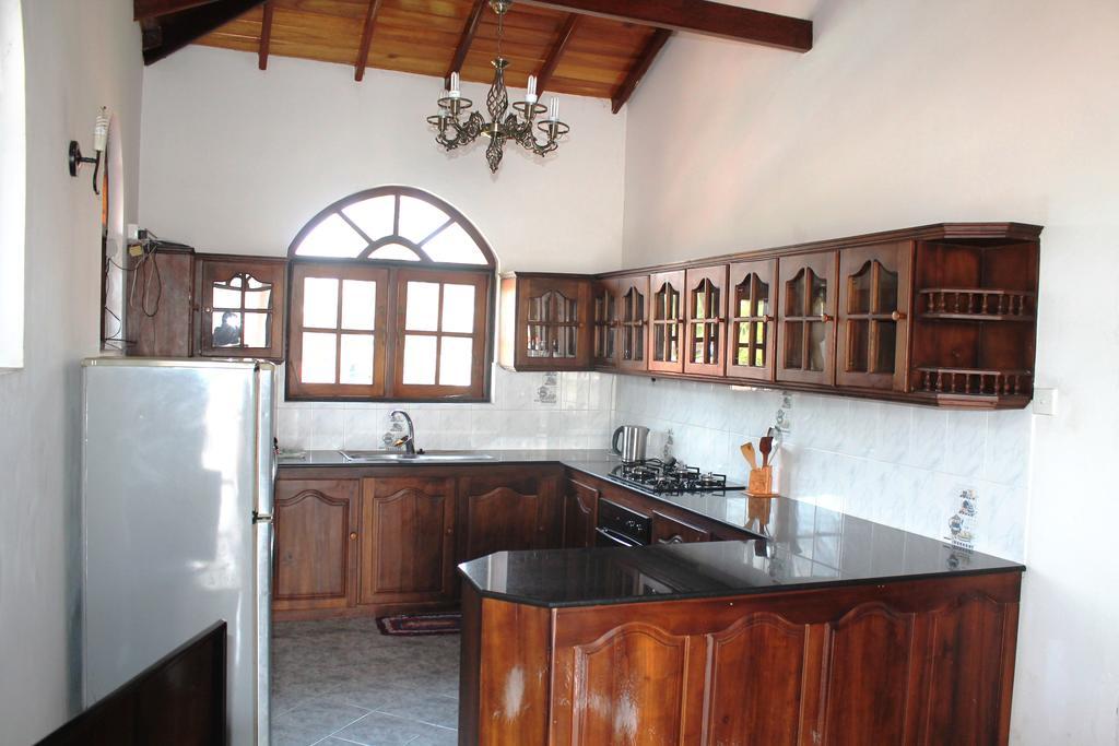 Sujeewani Villa Negombo Luaran gambar